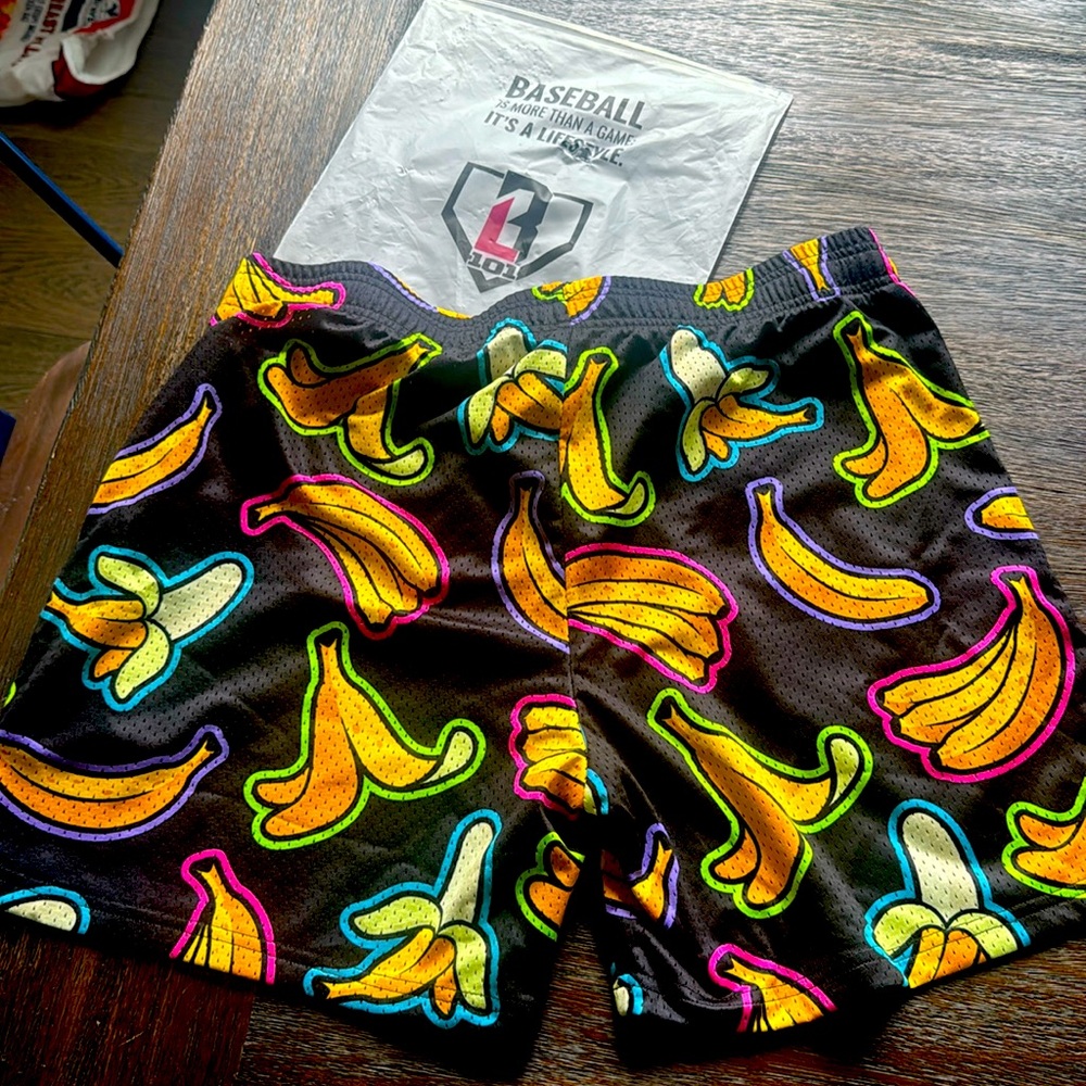 B101 banana short